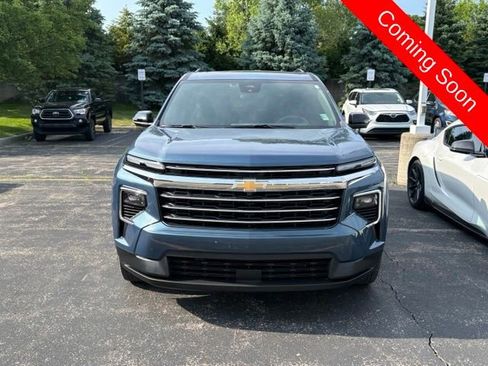 Used 2025 Chevrolet Traverse LT w/ Sun and Wheel Package AWD/4WD image 2