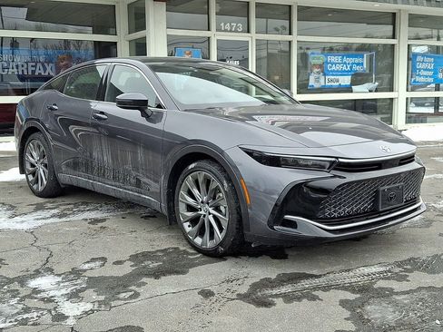 Used 2024 Toyota Crown Limited w/ Advanced Technology Package image 3