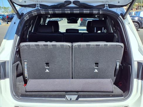 Used 2023 Mercedes-Benz GLB 250 4MATIC w/ Premium Package image 21