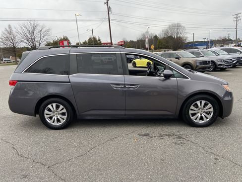 Used 2016 Honda Odyssey SE image 4