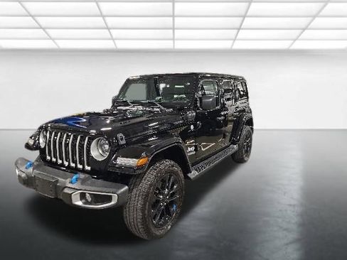Used 2023 Jeep Wrangler Unlimited Sahara w/ Cold Weather Group AWD/4WD image 9