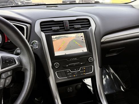 Used 2019 Ford Fusion SE FWD image 34