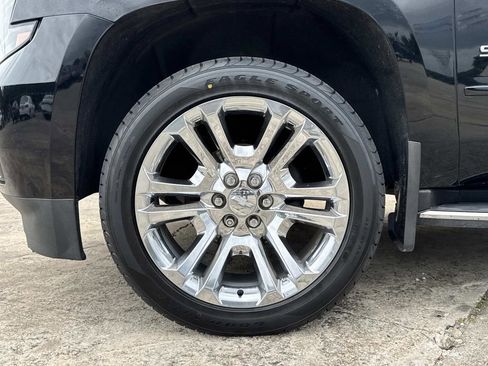 Used 2019 Chevrolet Suburban Premier RWD image 5