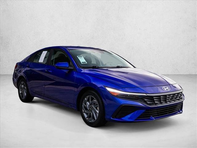 Used 2024 Hyundai Elantra SEL FWD image 3