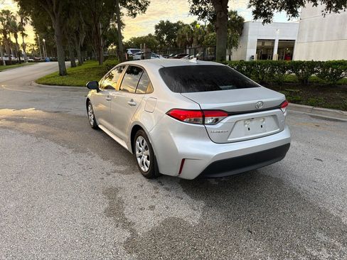 Used 2025 Toyota Corolla LE FWD image 4