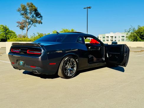 Used 2016 Dodge Challenger SRT w/ Technology Group image 48