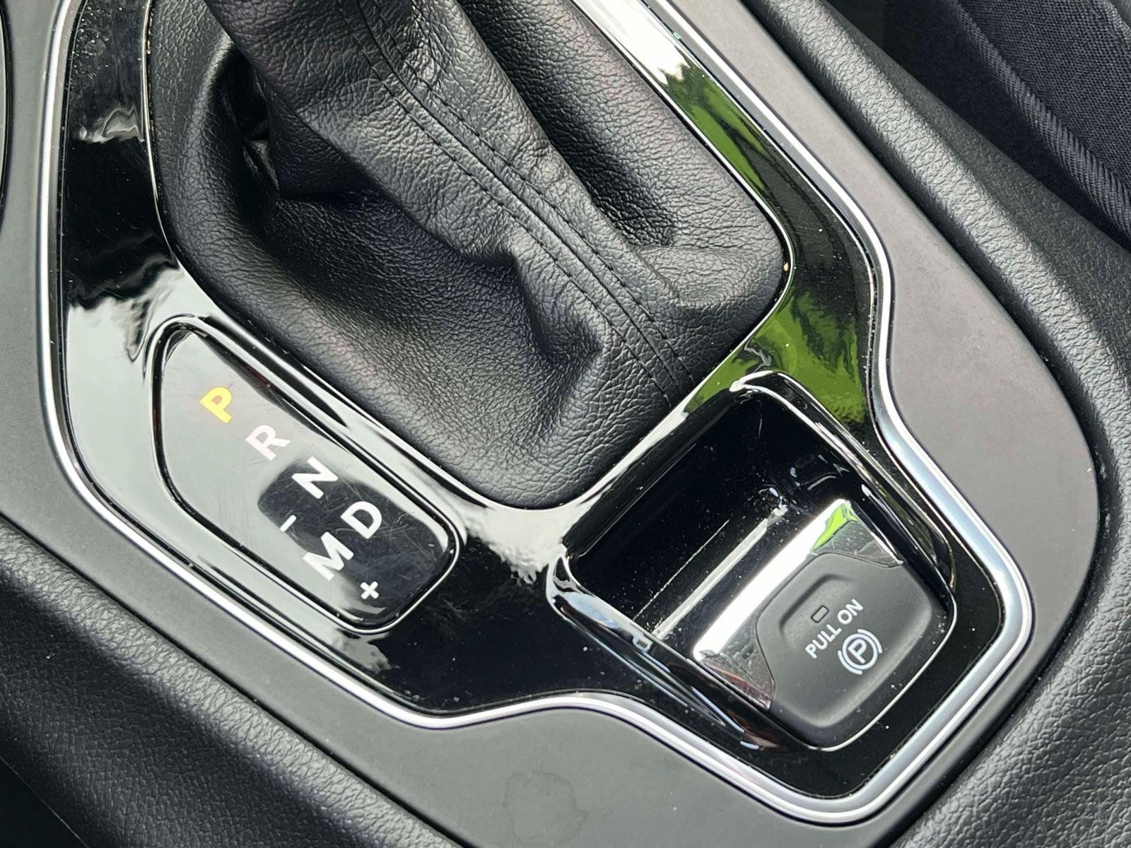Used 2021 Jeep Cherokee Limited w/ Mopar Interior Package AWD/4WD image 25