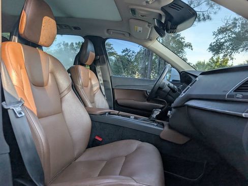 Used 2020 Volvo XC90 T6 Momentum w/ Protection Package Premier AWD/4WD image 17