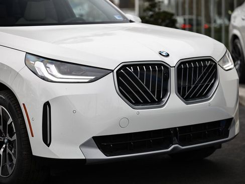 New 2026 BMW X3 xDrive30 w/ Premium Package image 2