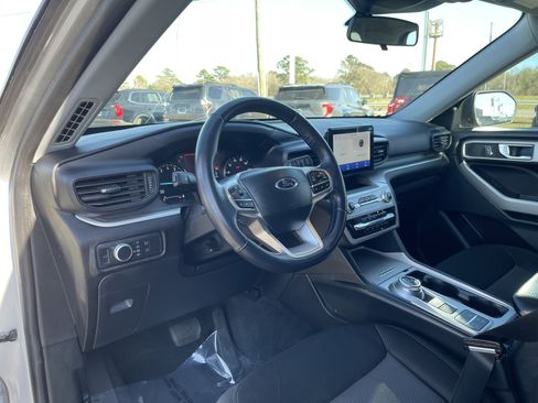 Used 2022 Ford Explorer XLT image 14