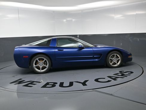 Used 2004 Chevrolet Corvette Coupe w/ Preferred Equipment Group RWD image 10