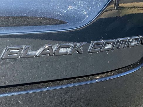 Used 2025 Honda Pilot Black Edition image 10