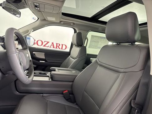 New 2025 Ford Expedition Active image 13