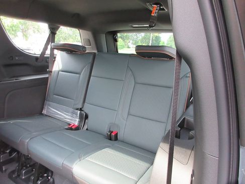New 2026 GMC Yukon XL AT4 AWD/4WD image 11