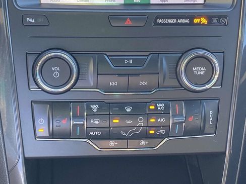 Used 2019 Ford Explorer XLT w/ Equipment Group 202A AWD/4WD image 31