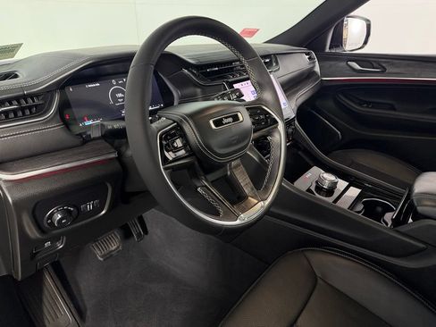 Used 2023 Jeep Grand Cherokee Overland RWD image 23