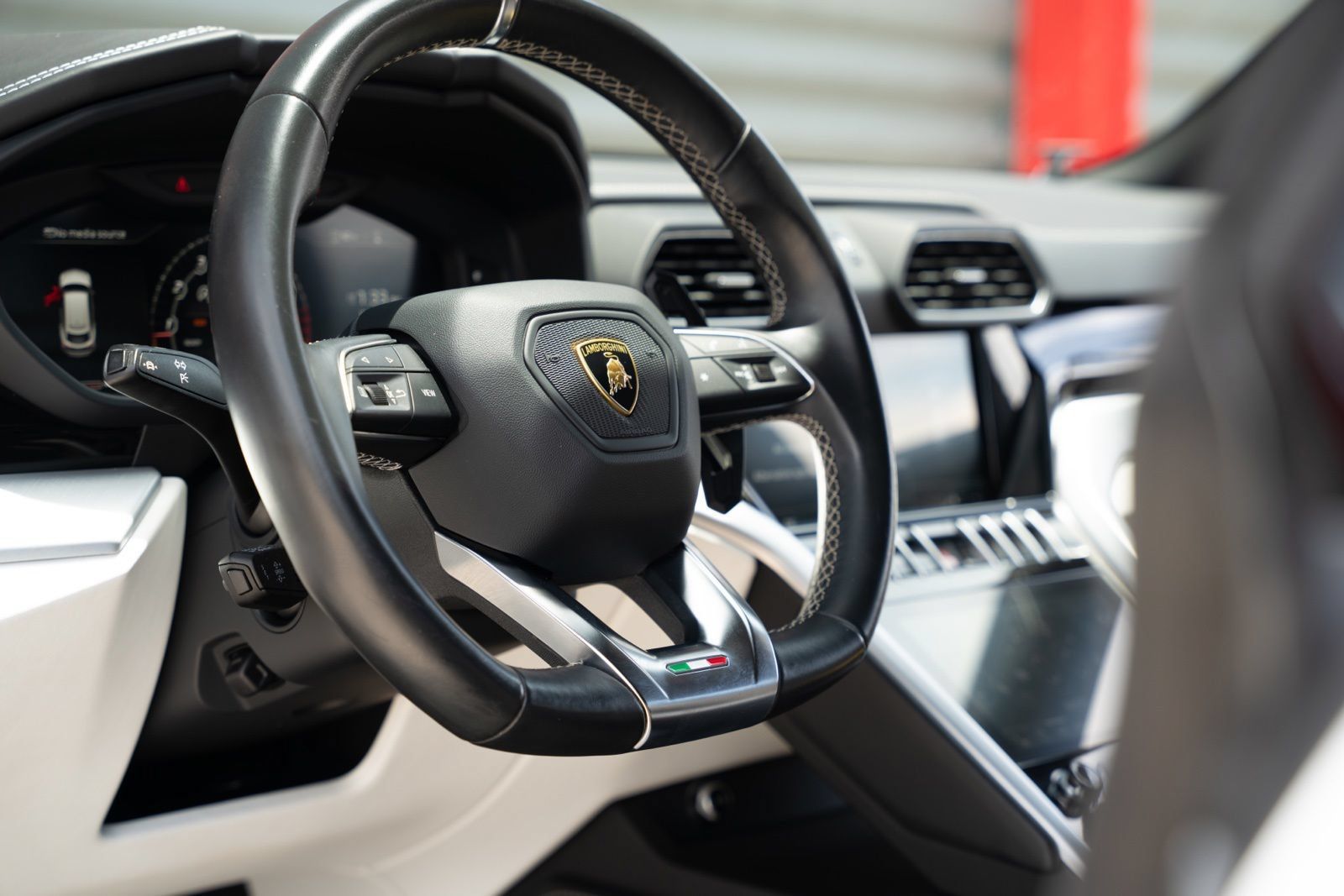 Used 2022 Lamborghini Urus AWD/4WD image 21