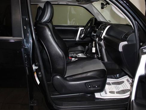 Used 2017 Toyota 4Runner SR5 Premium w/ Convenience Package AWD/4WD image 29