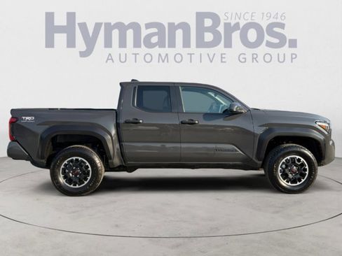 Used 2025 Toyota Tacoma TRD Off-Road AWD/4WD image 2