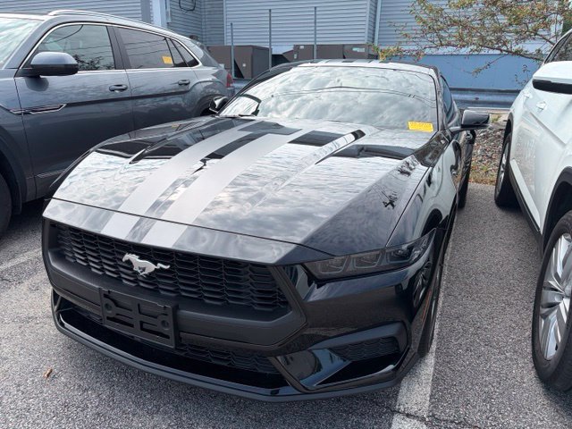 Used 2025 Ford Mustang Premium RWD image 7