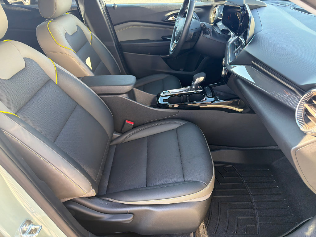 Used 2025 Chevrolet Trax ACTIV w/ Sunroof Package FWD image 13