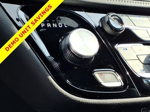 New 2026 Chrysler Pacifica Select FWD image 10