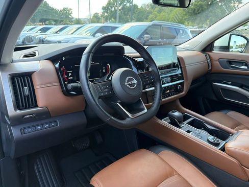 Used 2024 Nissan Pathfinder Platinum w/ Cargo Package AWD/4WD image 10