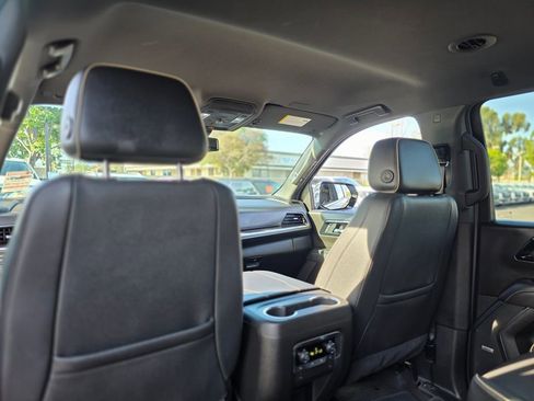 Used 2025 Chevrolet Suburban Premier RWD image 17
