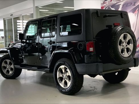 Used 2018 Jeep Wrangler Unlimited Sahara image 4