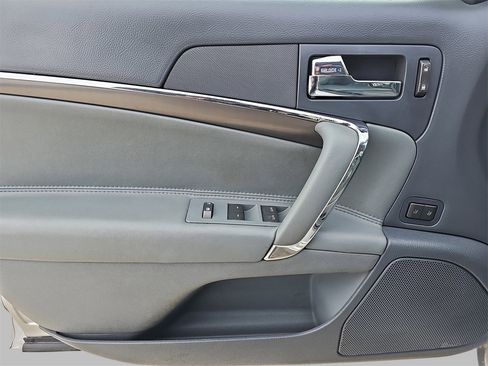 Used 2010 Lincoln MKZ image 24