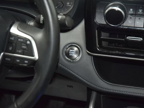 Used 2023 Toyota Highlander LE AWD/4WD image 33
