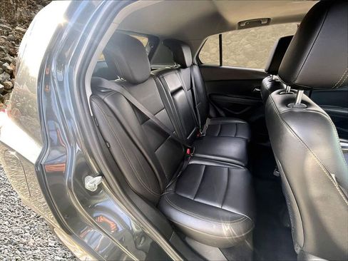 Used 2020 Chevrolet Trax Premier image 25