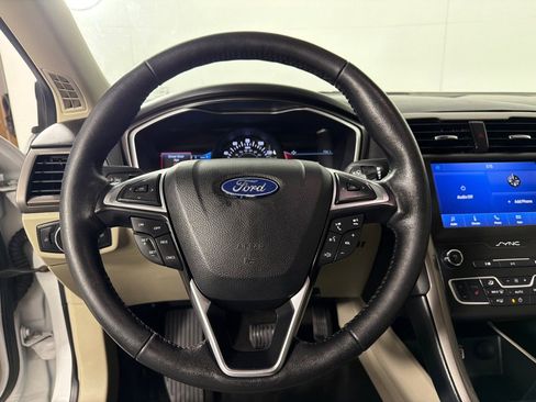Used 2019 Ford Fusion SEL image 15