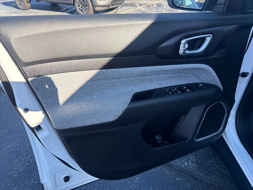 Used 2025 Jeep Compass Latitude AWD/4WD image 26