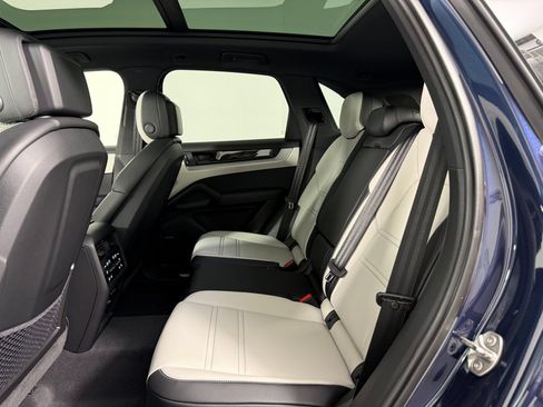 Certified 2026 Porsche Cayenne AWD/4WD image 22