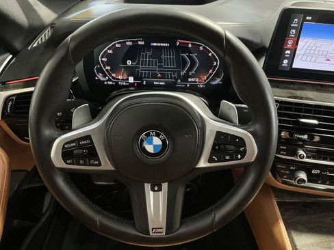 Used 2022 BMW M550i xDrive w/ Dynamic Handling Package AWD/4WD image 17