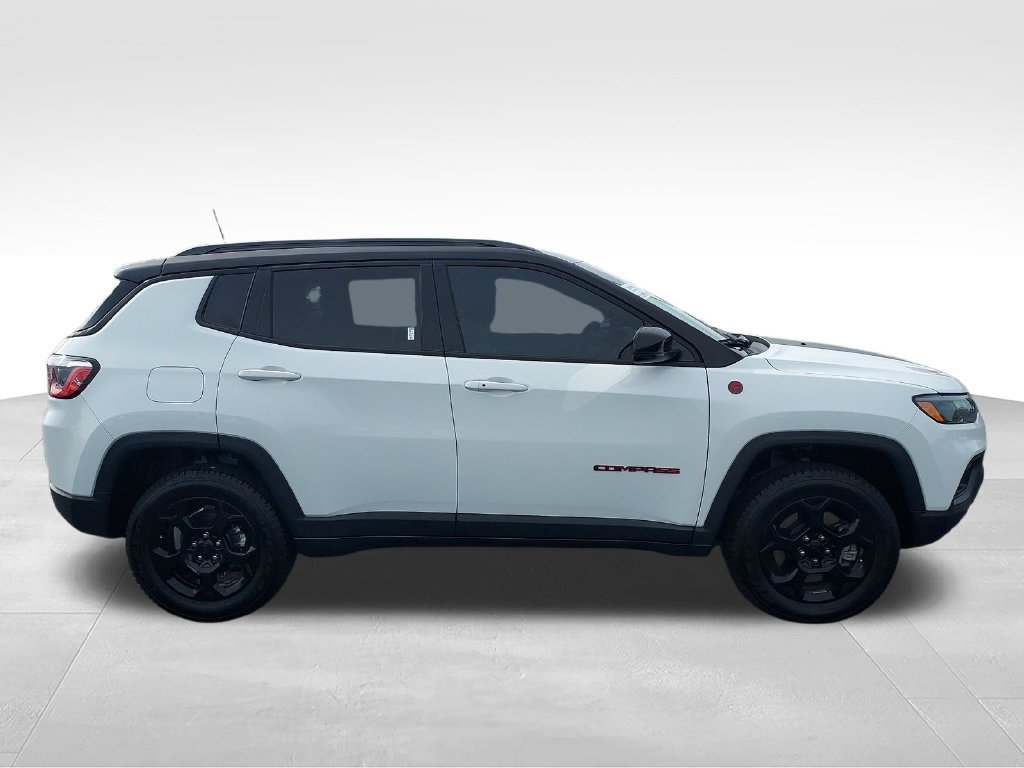 Used 2023 Jeep Compass Trailhawk w/ Sun and Sound Group AWD/4WD image 6