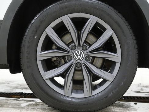 Used 2022 Volkswagen Tiguan SE AWD/4WD image 10