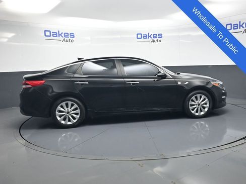 Used 2018 Kia Optima LX w/ 17" Alloy Wheels Package FWD image 9