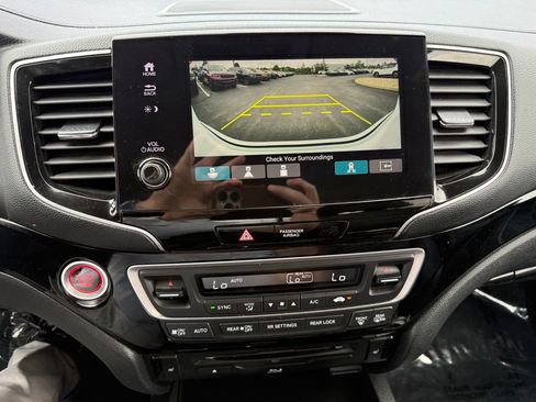 Used 2022 Honda Pilot Touring image 17