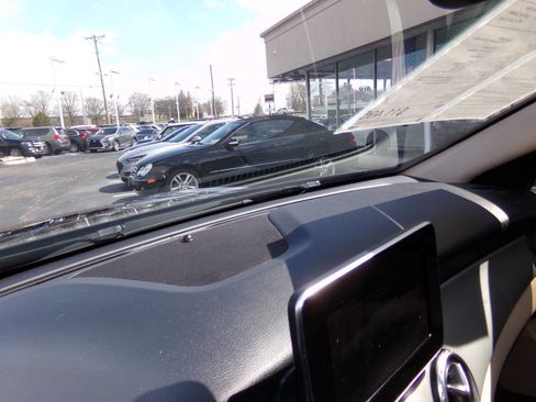 Used 2017 Mercedes-Benz GLA 250 4MATIC image 43