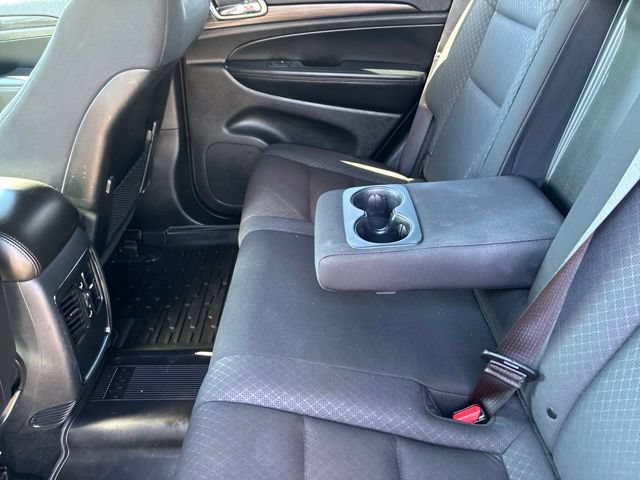 Used 2020 Jeep Grand Cherokee Laredo AWD/4WD image 16