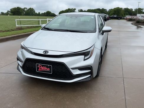 Used 2026 Toyota Corolla SE FWD image 4