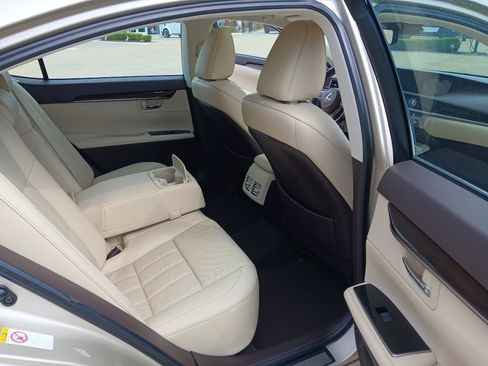 Used 2016 Lexus ES 350 w/ Luxury Package w/Wood Trim FWD image 26