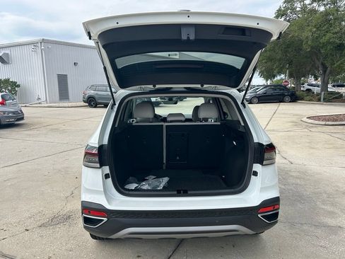 New 2026 Volkswagen Taos SE FWD image 35