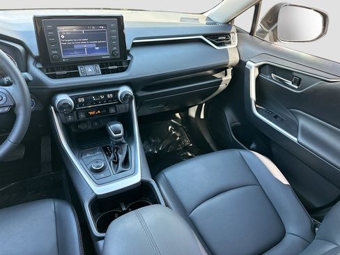 Used 2022 Toyota RAV4 XLE Premium image 23