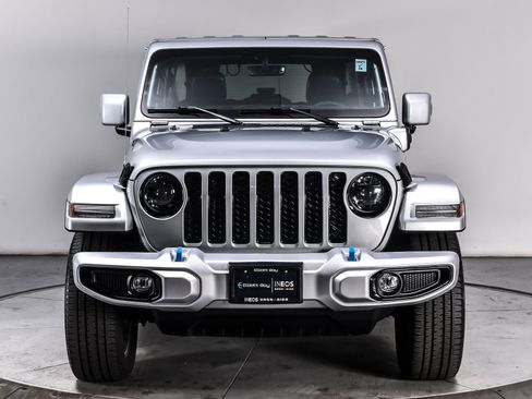 Used 2023 Jeep Wrangler Unlimited Sahara AWD/4WD image 8