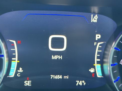 Used 2023 Chrysler Pacifica Touring-L FWD image 10