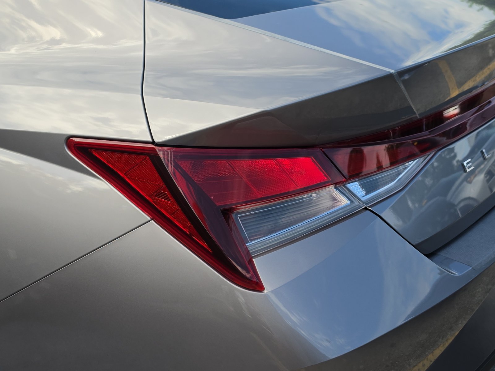 Used 2023 Hyundai Elantra SEL w/ Convenience Package FWD image 10