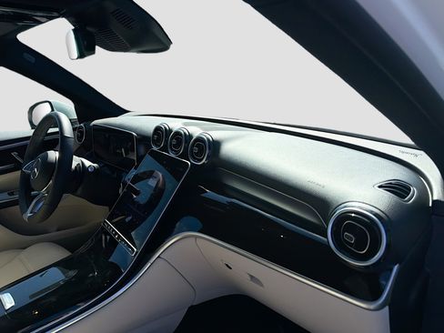 Used 2025 Mercedes-Benz GLC 350e image 15